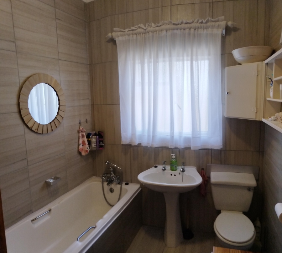 4 Bedroom Property for Sale in Van Riebeeck Hoogte Eastern Cape